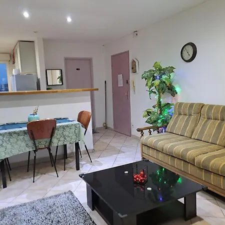 Privatunterkunft Green Room *